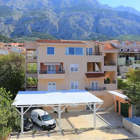 With A Parking Space - 17047 * Makarska