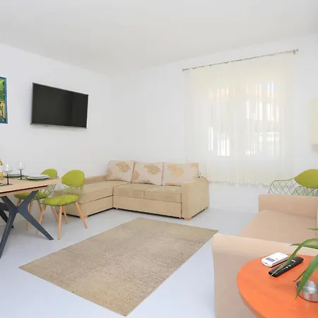 Apartman With A Parking Space - 17047 *